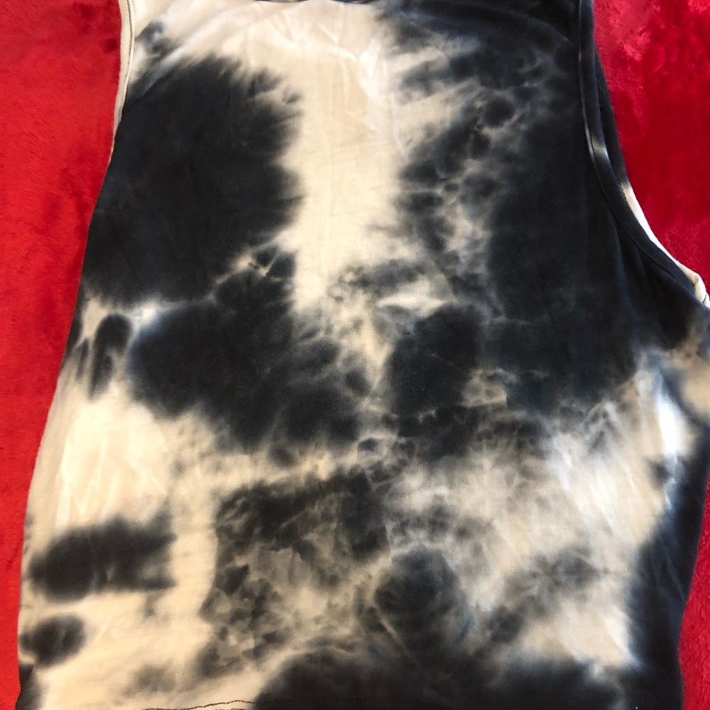 - Women sleeveless top. Size small - Picture 3 of 15